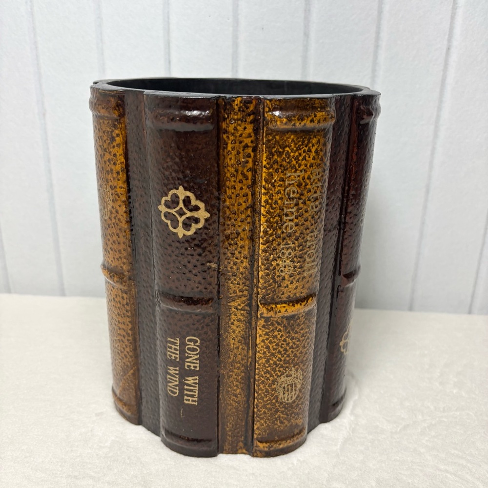 THREE HANDS CORP Faux Book Exterior Container